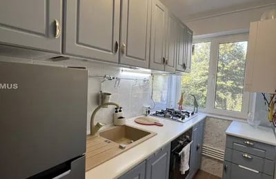Аренда комфортной 3-комнатной квартиры с отдельной кухней, 55 м², район Инел 2, Констанца, Румыния